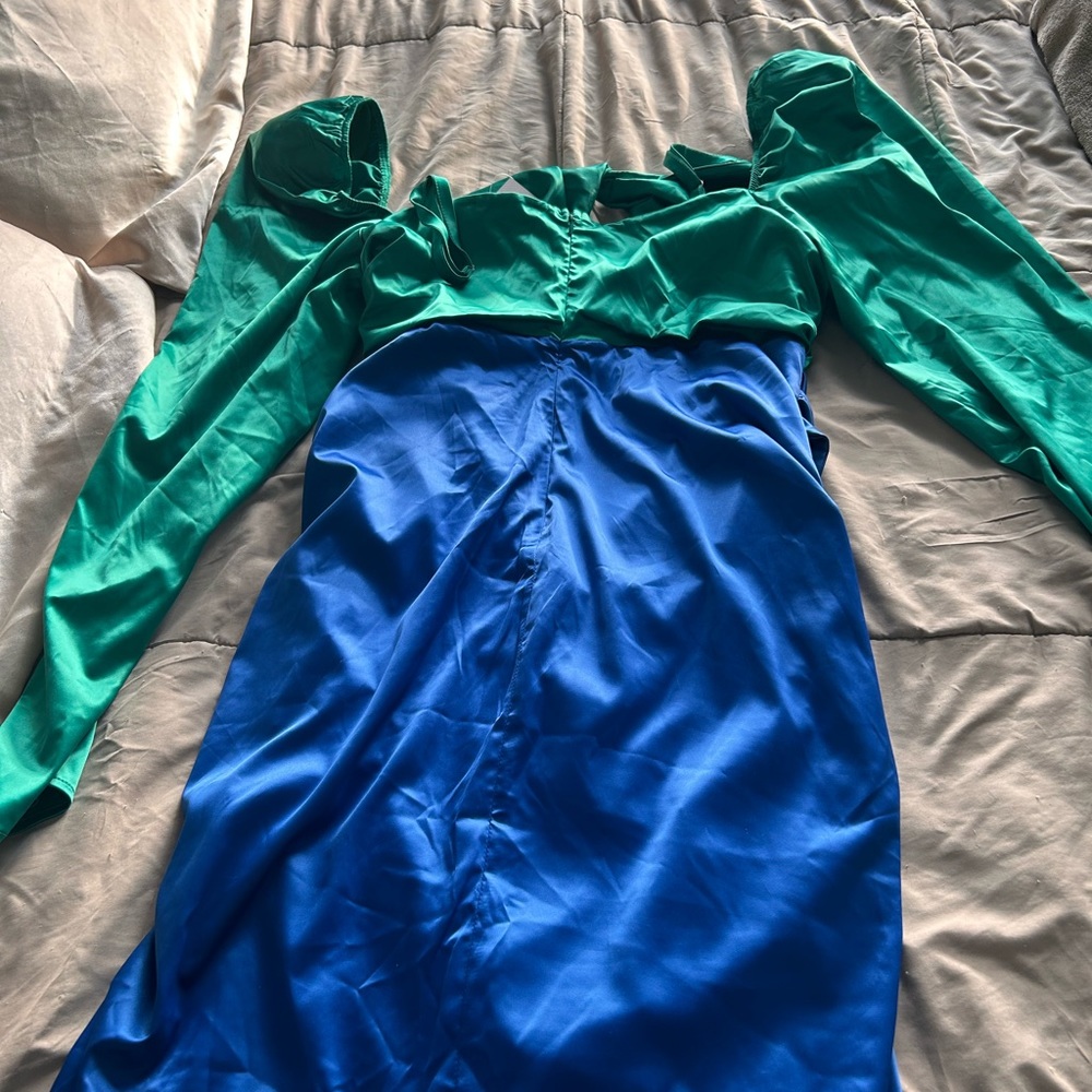 NWT Green and blue color block dress with cutout front and off-shoulder sleeves.